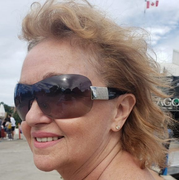 Meet your Posher, Karen - Picture 1 of 1